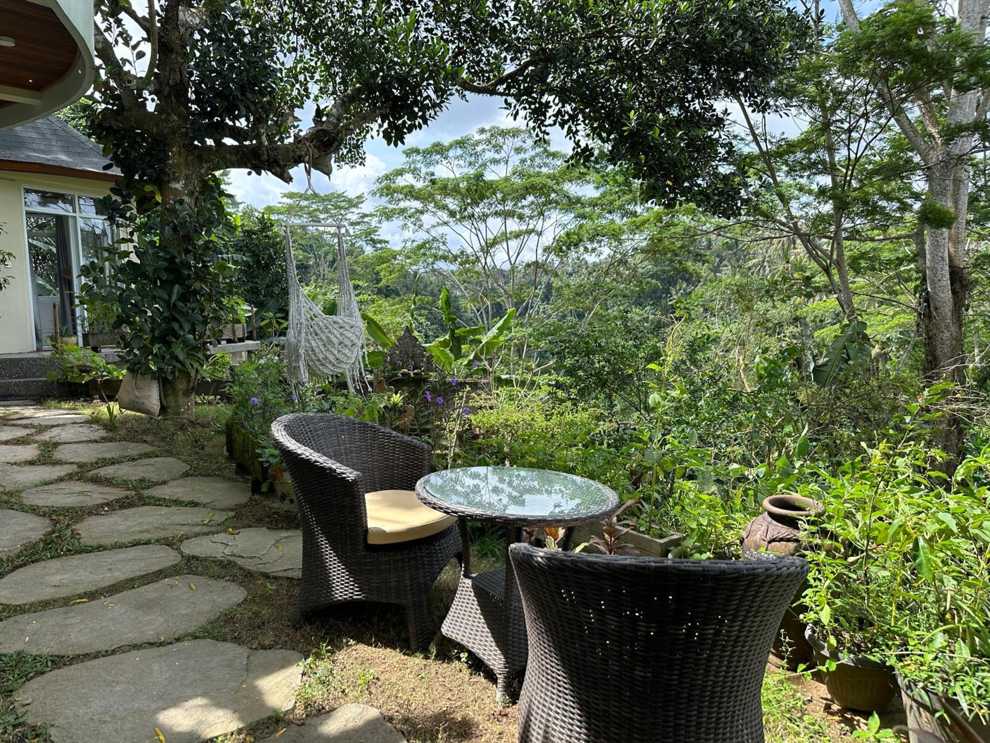 Tirta Asri Ubud Villa ภายนอก รูปภาพ