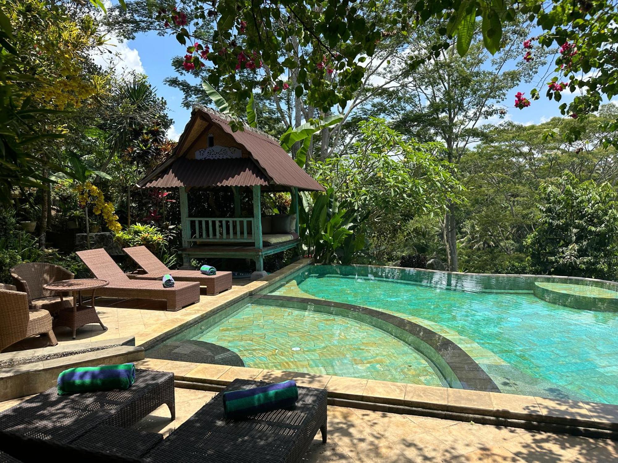 Tirta Asri Ubud Villa ภายนอก รูปภาพ